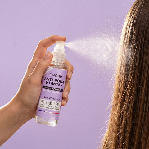 Pulvérisez à 2 cm des cheveux